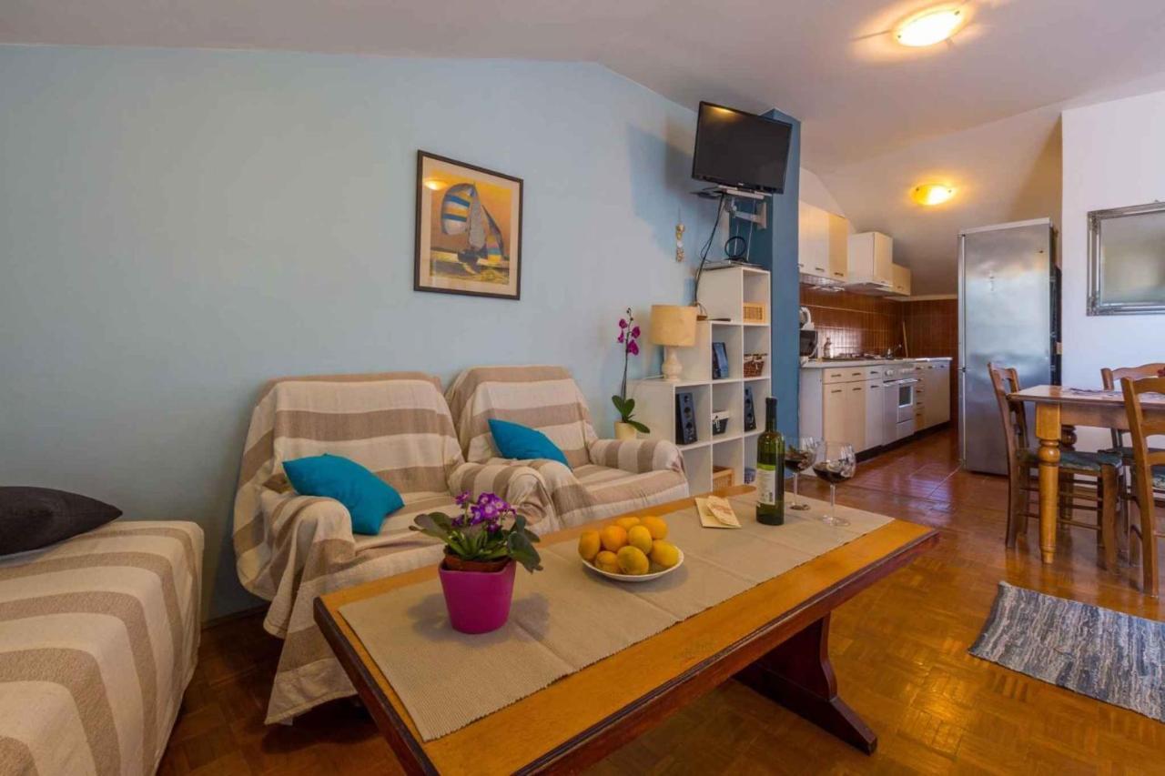 Apartment In Crikvenica 5600 ภายนอก รูปภาพ