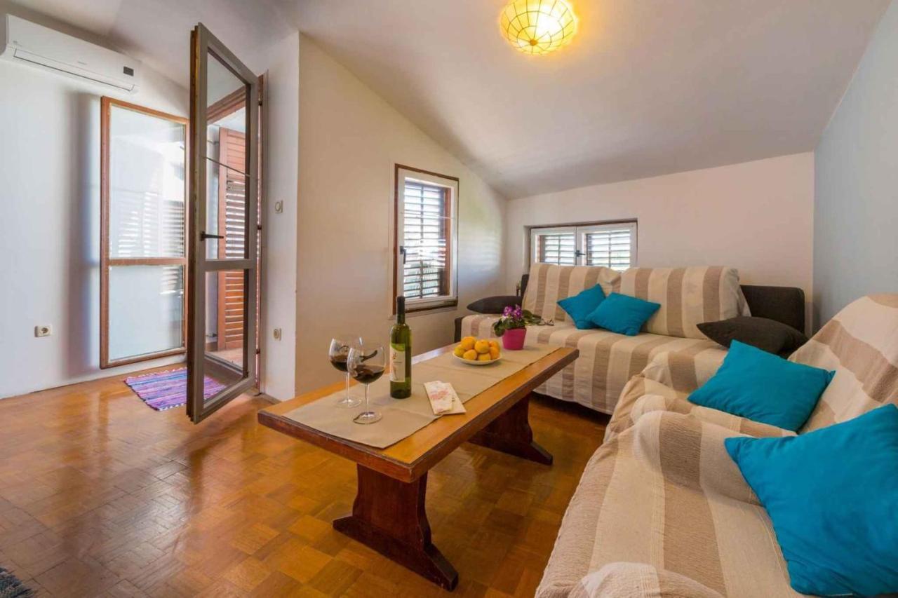 Apartment In Crikvenica 5600 ภายนอก รูปภาพ