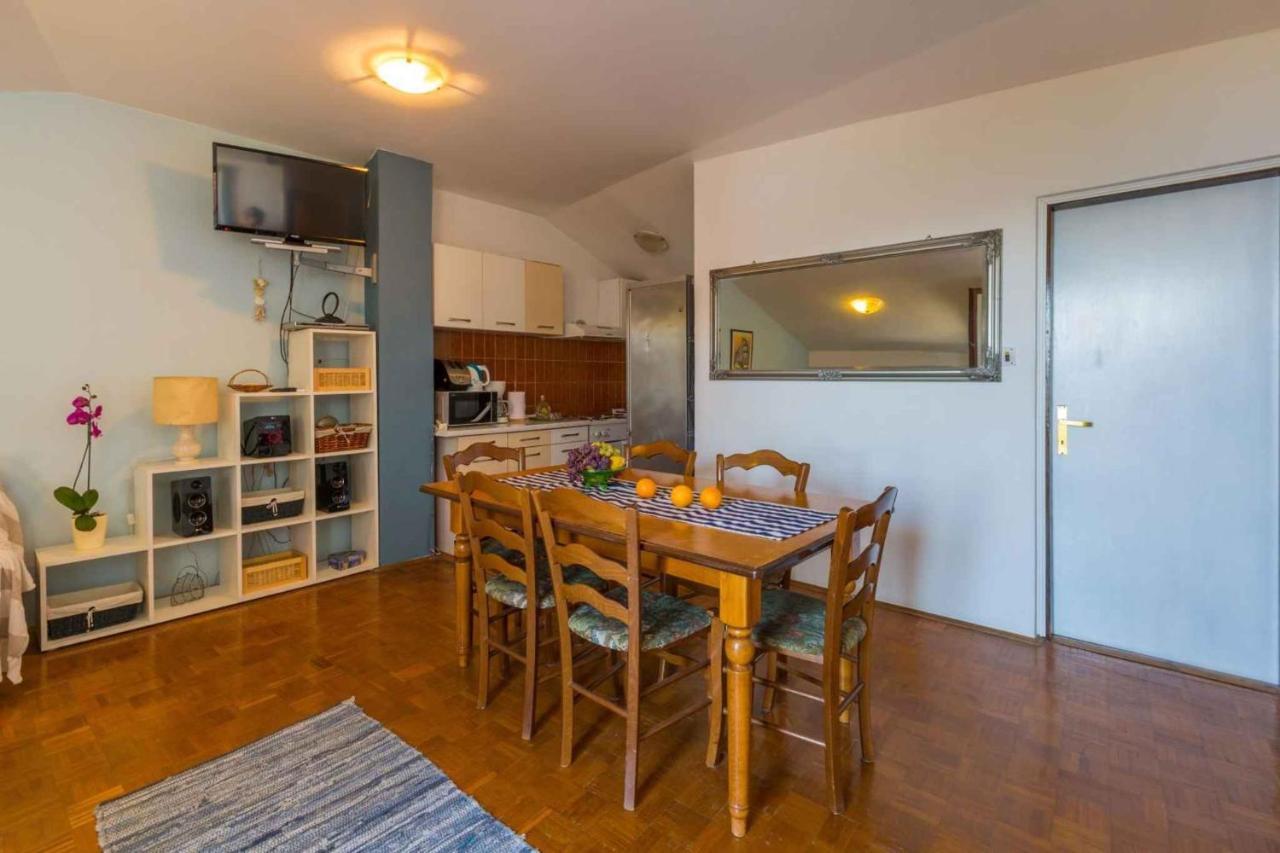 Apartment In Crikvenica 5600 ภายนอก รูปภาพ